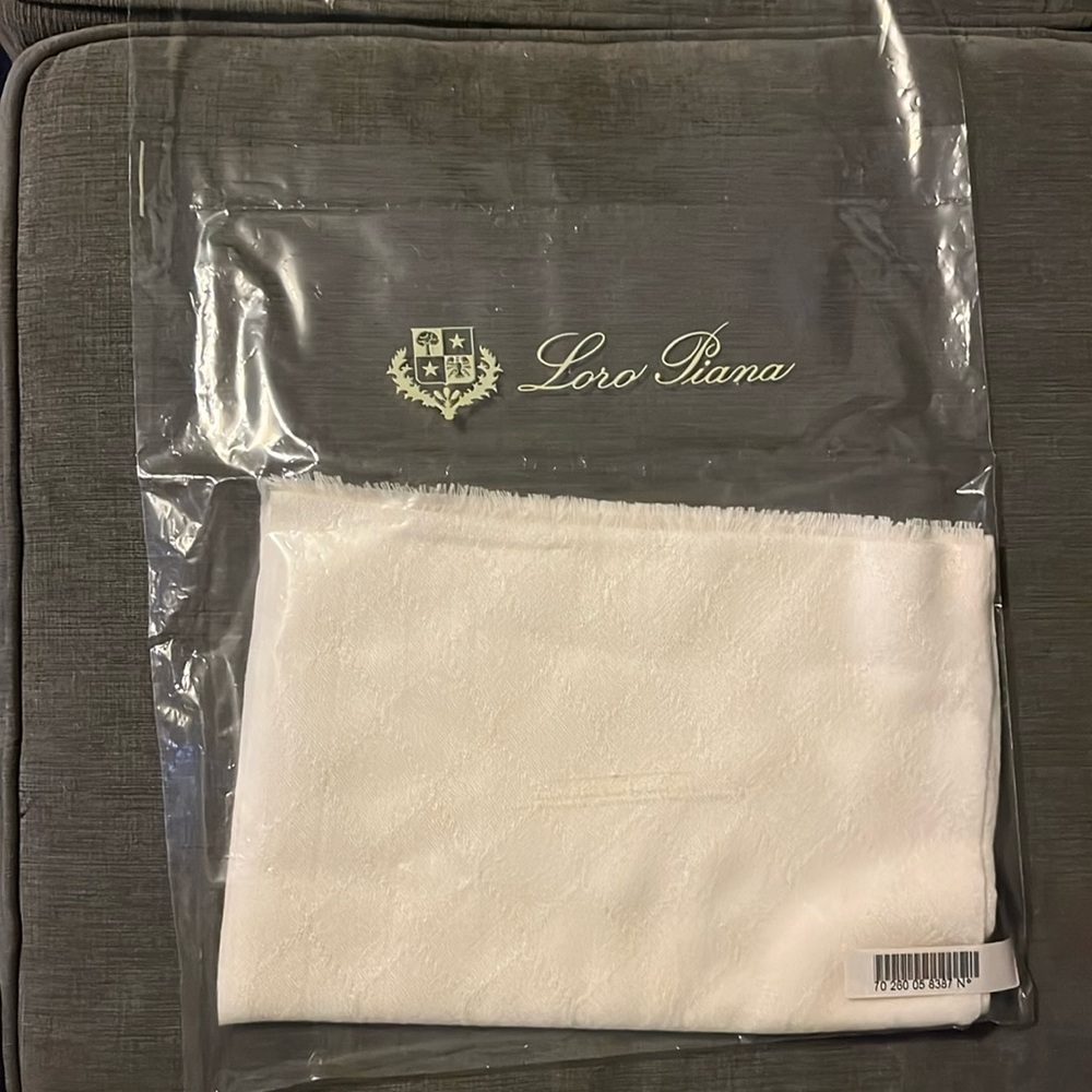 Loro piana cashmere scarf -new in bag